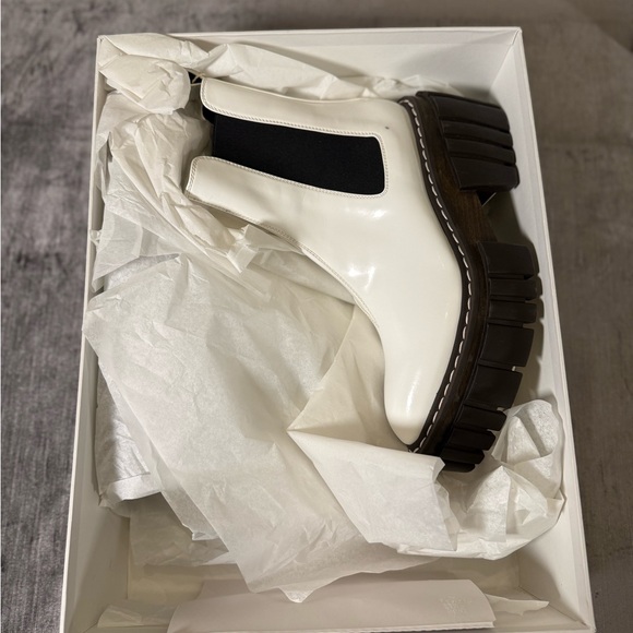 Stella McCartney White Chelsea Boots “Stivaletto” EU 40 | NIB + Dust Bags - Picture 2 of 11